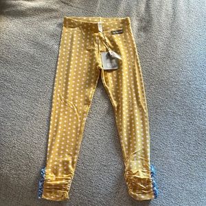 Adorable, NWT Matilda Jane leggings size 6. $25